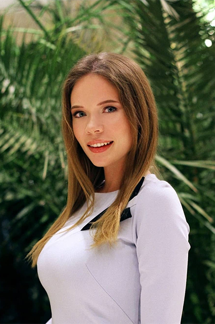Победительницу конкурса "Мисс Москва" официально лишили титула и передали корону вице-мисс Новости моды
