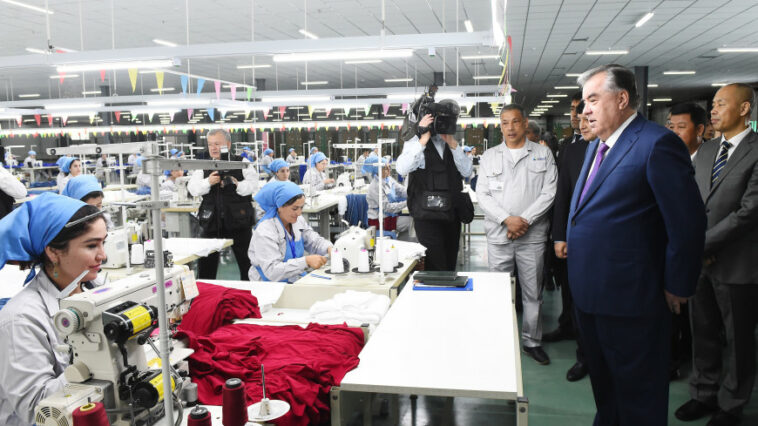 Эмомали Рахмон запустил текстильный комплекс с полным циклом производства на юге Таджикистана