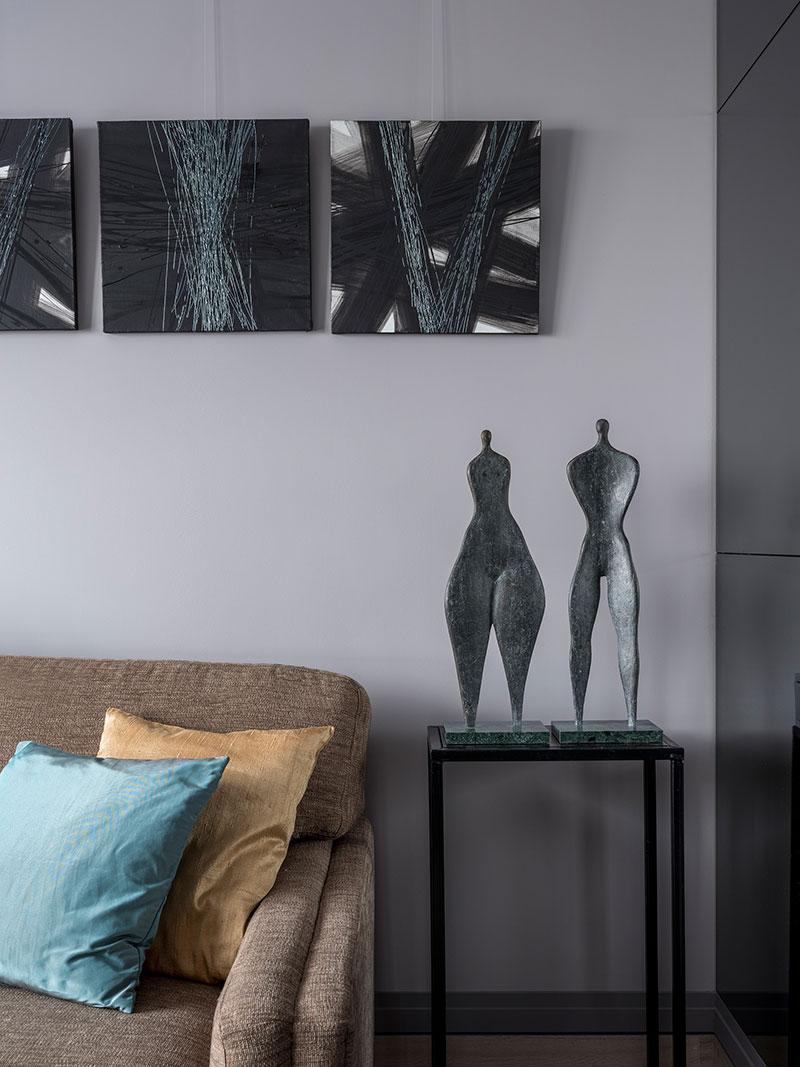 Глубокие оттенки и спрятанная спальня: необычная квартира студентки в Москве интерьер и дизайн