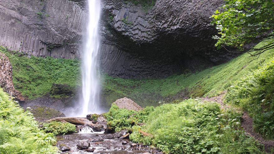 Виды на великолепное ущелье реки Колумбия waterfall, трава, museum, still, Portland, closer, gorge, wineryA, Maryhill, fallEarly, Stonehenge, intact, replica, ПортлендаThe, возле, зелень, greenishFoggy, посчастливилось, дальше, spring