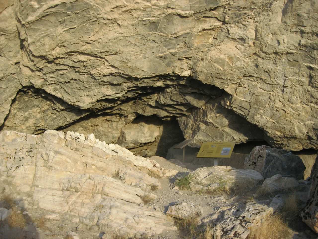 Вход в пещеру Лавлок, Невада.