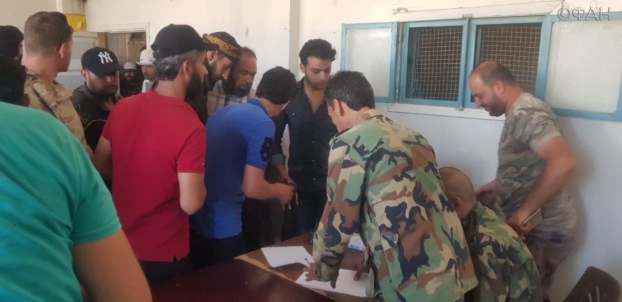 Почти полтысячи боевиков сдали оружие в сирийском Тафасе