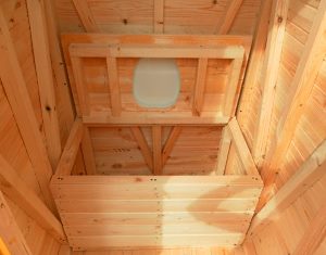 Дачный туалет из дерева