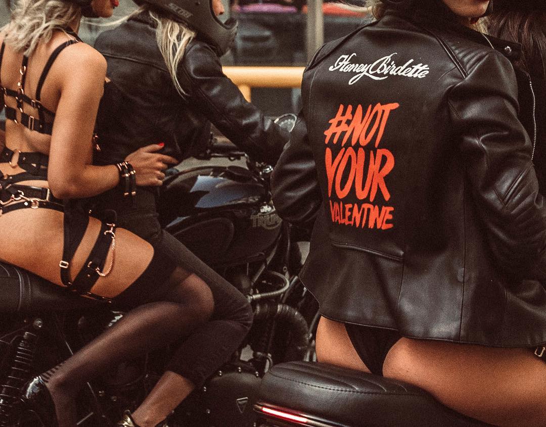 Девушки в нижнем белье проехали по Сиднею на мотоциклах notyourvalentine