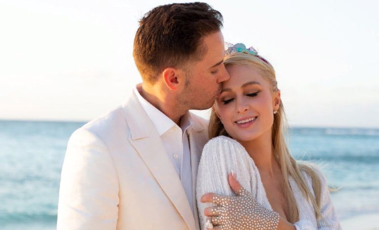 Пэрис Хилтон рассказала, как создавалось ее помолвочное кольцо за 2 миллиона долларов