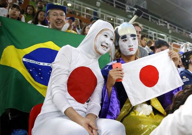 Порвать себя на японский флаг болельщики, искусство болеть, костюмы, макияж, олимпиада