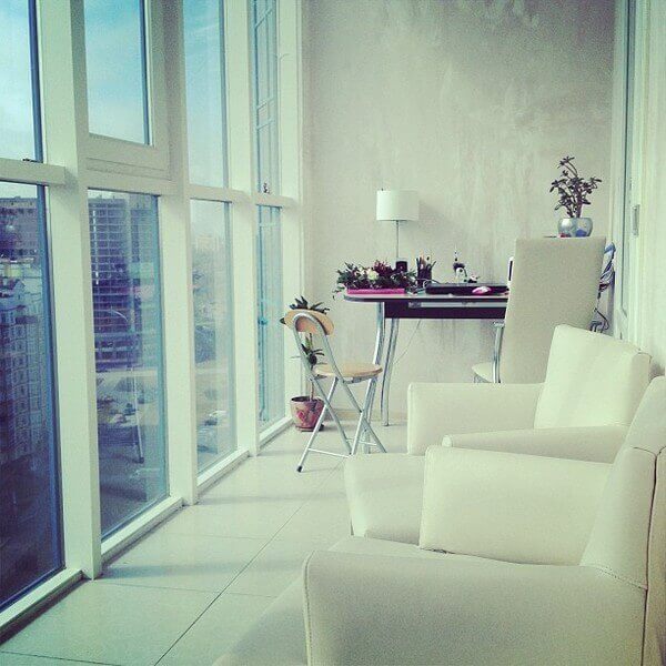 Как остеклить лоджию без потери света советы