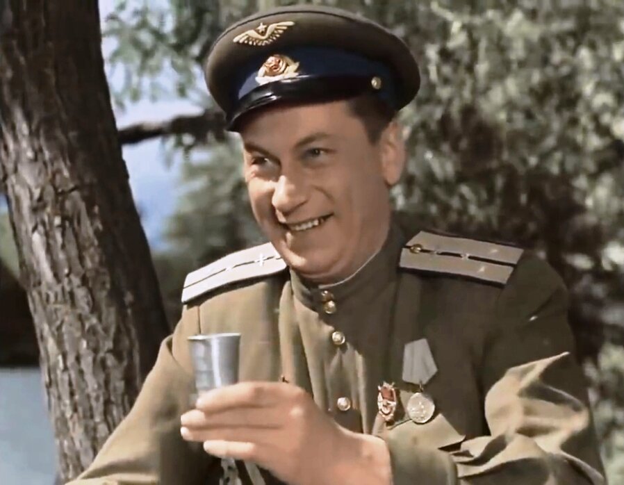 "Небесный тихоход"   (1945).