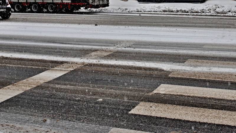 Гидрометцентр предупредил о снеге и гололедице в Москве в воскресенье