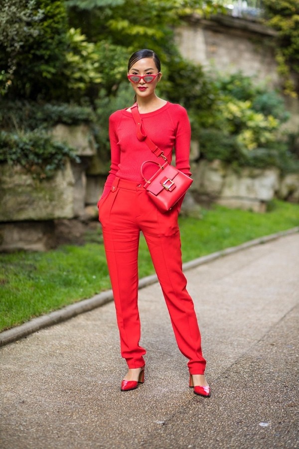 Как носить сумку через плечо аксессуары,мода и красота,модные тенденции,одежда и аксессуары