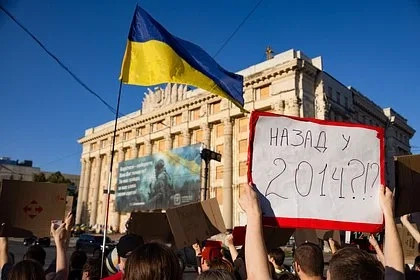 На Западе оценили действия Зеленского фразой «пал с демократического пьедестала»