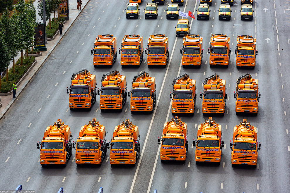 Парад коммунальной техники в Москве 