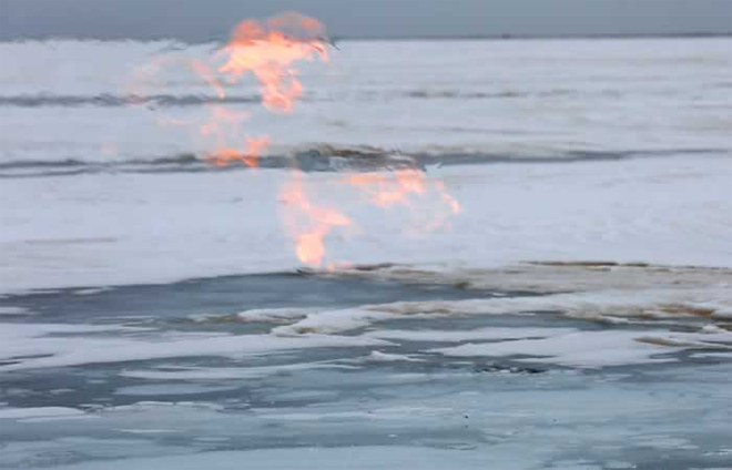 Горящие льды Байкала сняли на видео