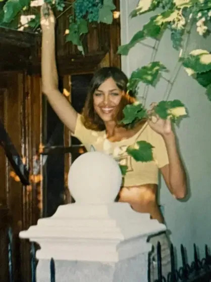 Мода нулевых и советский интерьер: Ирина Шейк поделилась своими подростковыми фото из России ШейкИрина, Ирина, сестройИрина, Челябинской, сестрой, начала, городе, Еманжелинске, Vogue, БразилияИрина, D&039AlbaИрина, ШейкШейк, живёт, НьюЙорке, вместе, восьмилетней, дочерью, которую, родила, BazaarИрина