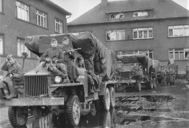 «Невероятный грохот взрывов и языки пламени»Как «катюши» наводили ужас на немцев и стали символом победы над нацизмом «Невероятный грохот взрывов и языки пламени»Как «катюши» наводили ужас на немцев и стали символом победы над нацизмом история,оружие