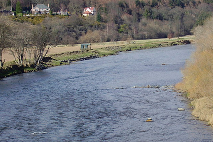 Подросток отправился в одиночку сплавляться по реке и умер