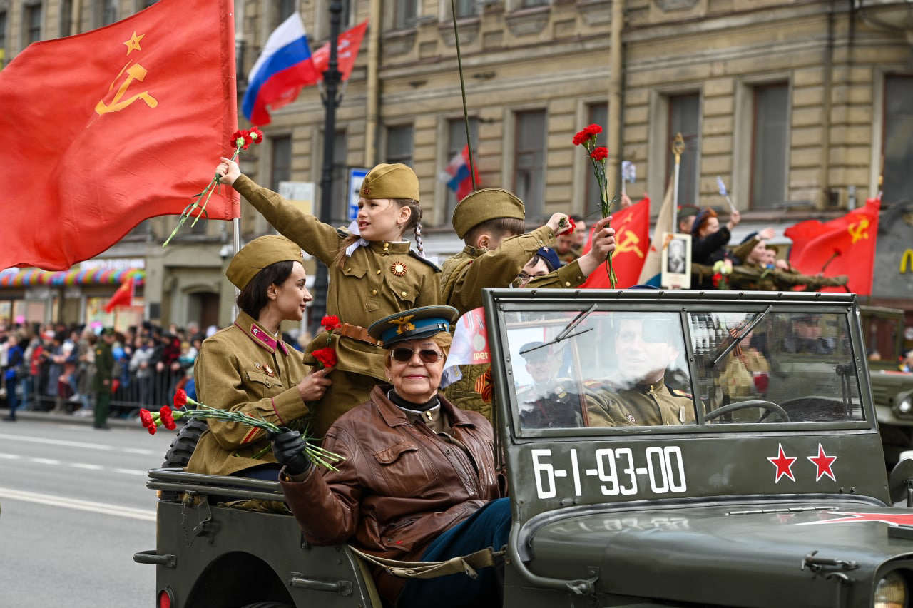 Фото Бессмертного полка на 9 мая Санкт-Петербург