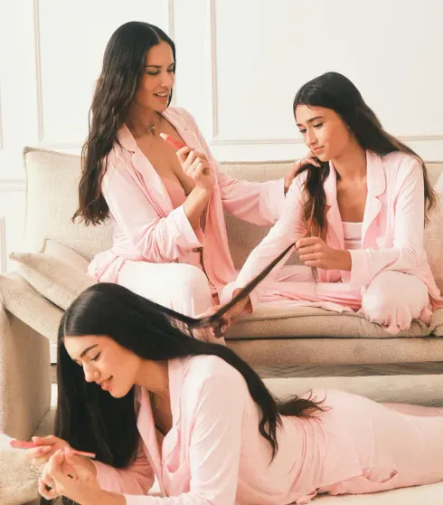 Адриана Лима впервые снялась с дочками для Victoria's Secret Адриана, дочерьмиАдриана, Secret, Victoria&039s, после, кампании, Адрианы, 44летняя, ребёнка, супермодели, сильным, подверглось, рождения, изменениям, Особенно, активно, третьего, замуж, отметить, годаСтоит