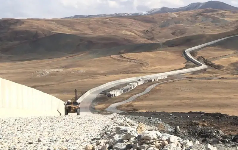 Иран начал строительство бетонной стены на границе с Афганистаном
