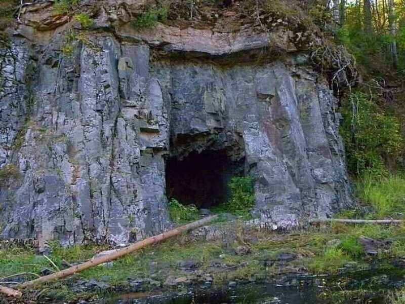 Вход в пещеру. Фото: cyrillitsa.ru 