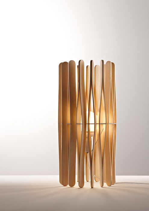Деревянный светильник в стиле минимализм - максимальная функциональность и простота.