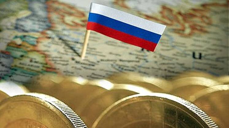 Отказавшись в начале 1990-х от финансовой независимости, Россия попала в ловушку, из которой сейчас выбирается с трудом и с большими потерями. Фото: avatars.dzeninfra.ru
