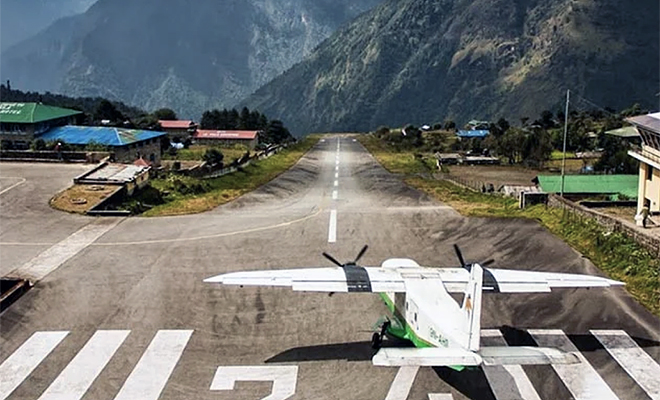 Лукла: единственный аэропорт в мире, расположенный над пропастью. Летчики называют его самым опасным