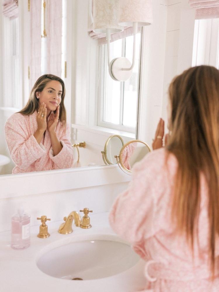 Минималистичный набор косметики