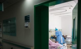 Больница под Черновцами принимает больных, когда кто-то уже умер и освободил место