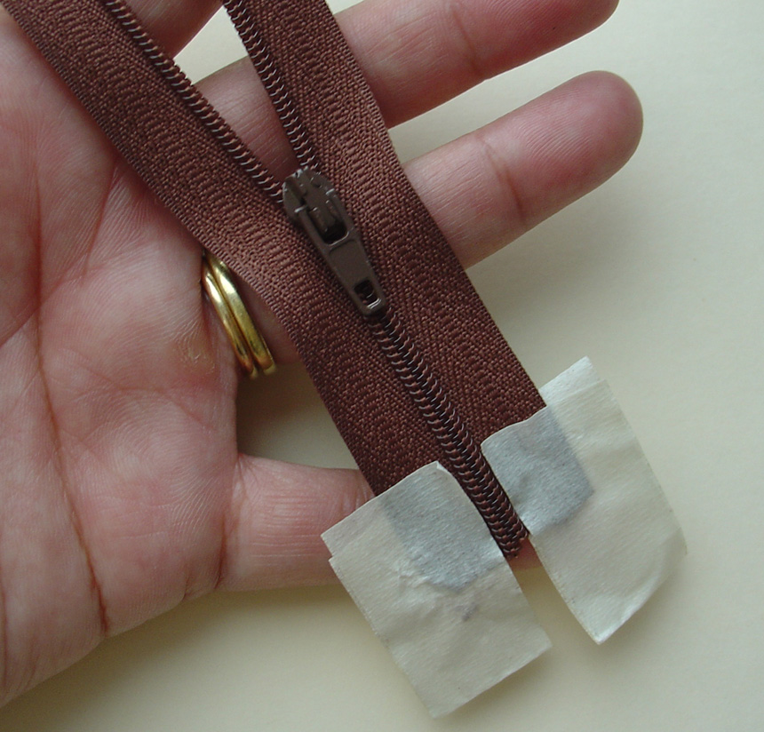 Ремонт молнии, у которой выскочил бегунок, за 8 шагов Ремонт молнии, у которой выскочил бегунок, за 8 шагов домашний очаг,,полезные советы,ремонт молнии,рукоделие,своими руками,сделай сам