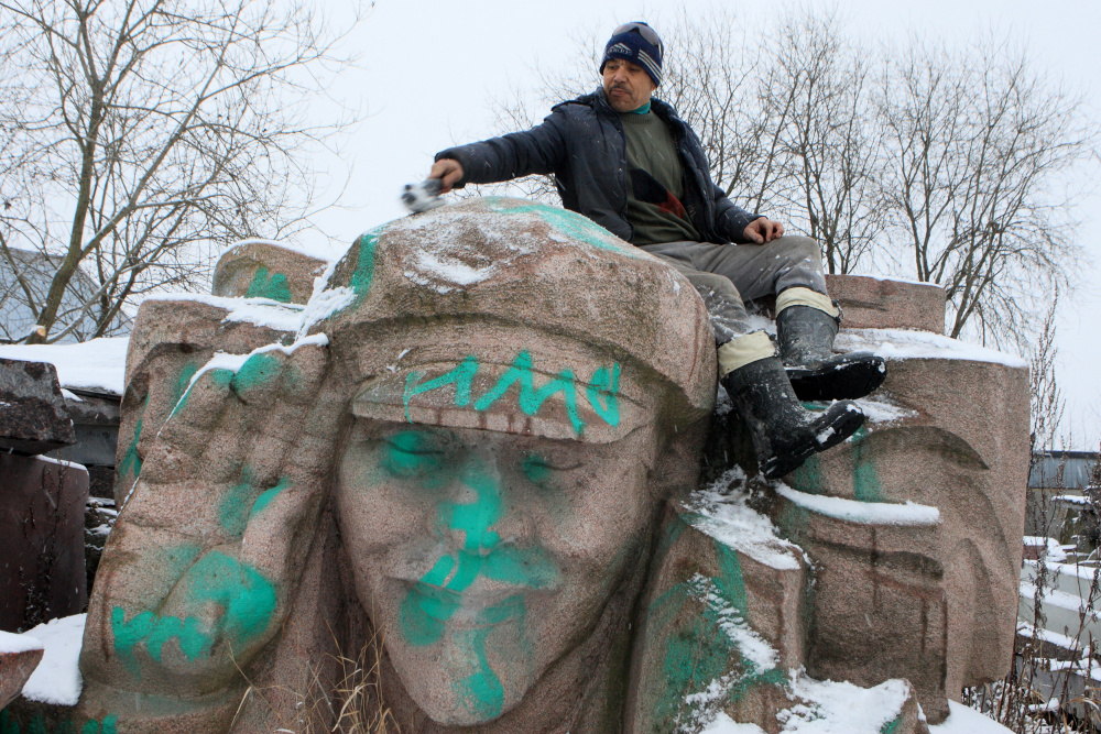 «В таком количестве они обречены»: Николай Сванидзе предсказывает снесение памятников Ленину