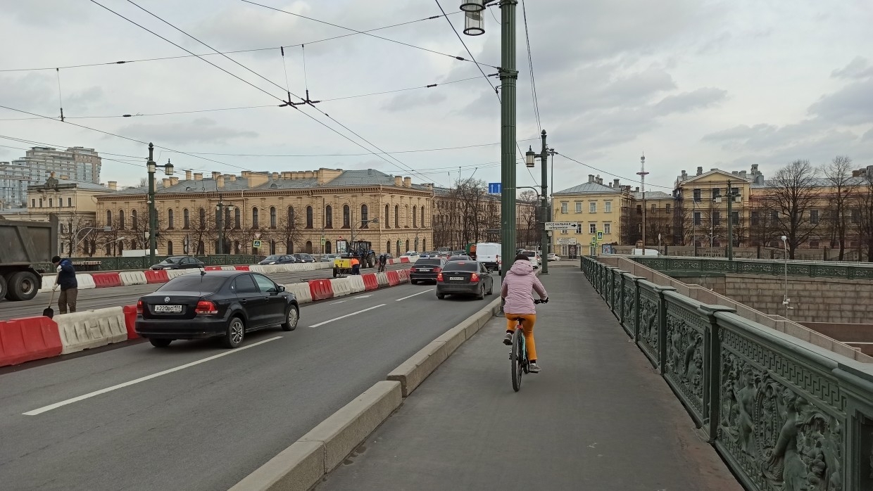 На литейном мосту нарисовали