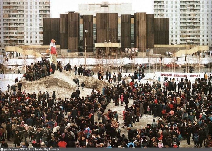 Масленица у Дворца искусств в Нижневартовске, 1993. история, факты, фото