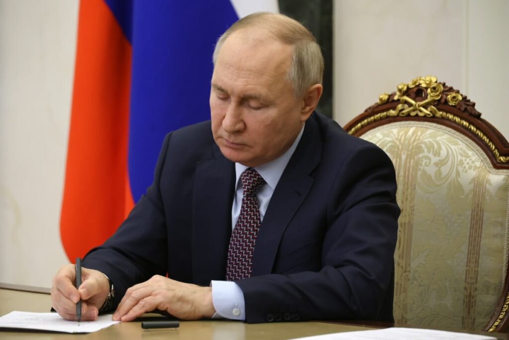 Путин подписал указ о помиловании 52 осужденных женщин