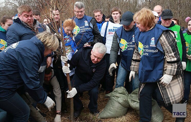 Вот такая картинка по запросу "семеро с ложкой" в поисковике выскочила. А что, мне нравится. Люблю смотреть, как люди работают