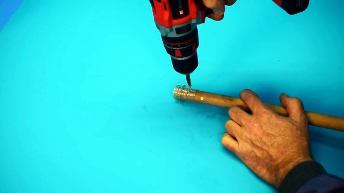 2 варианта как отремонтировать пластиковое крепление черенка щетки, метлы или швабры мастер-класс,полезные советы