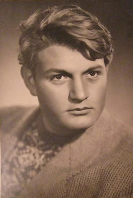 Юлиан Панич: успех в кино, переезд заграницу и личная жизнь Юлиан Панич: успех в кино, переезд заграницу и личная жизнь Звезды