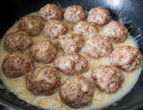 Гречаники в сметанном соусе блюда из круп,блюда из фарша,мясные блюда