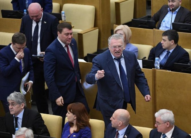 Жириновский пообещал расстреливать и вешать депутатов и вывел ЛДПР с Госдумы