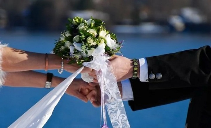 Женщина вышла замуж за женщину, но узнала об этом спустя 10 месяцев