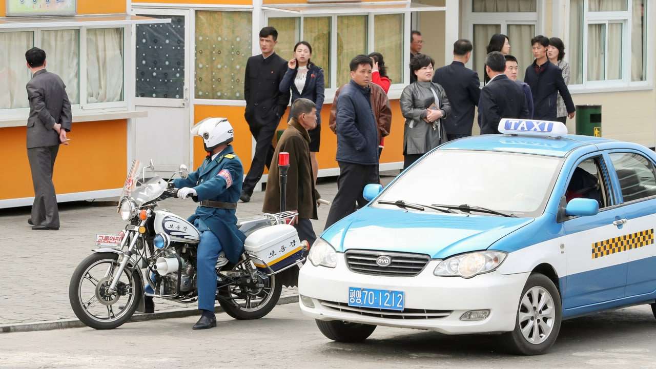 Число пациентов с лихорадкой в КНДР выросло на 115 тысяч за сутки