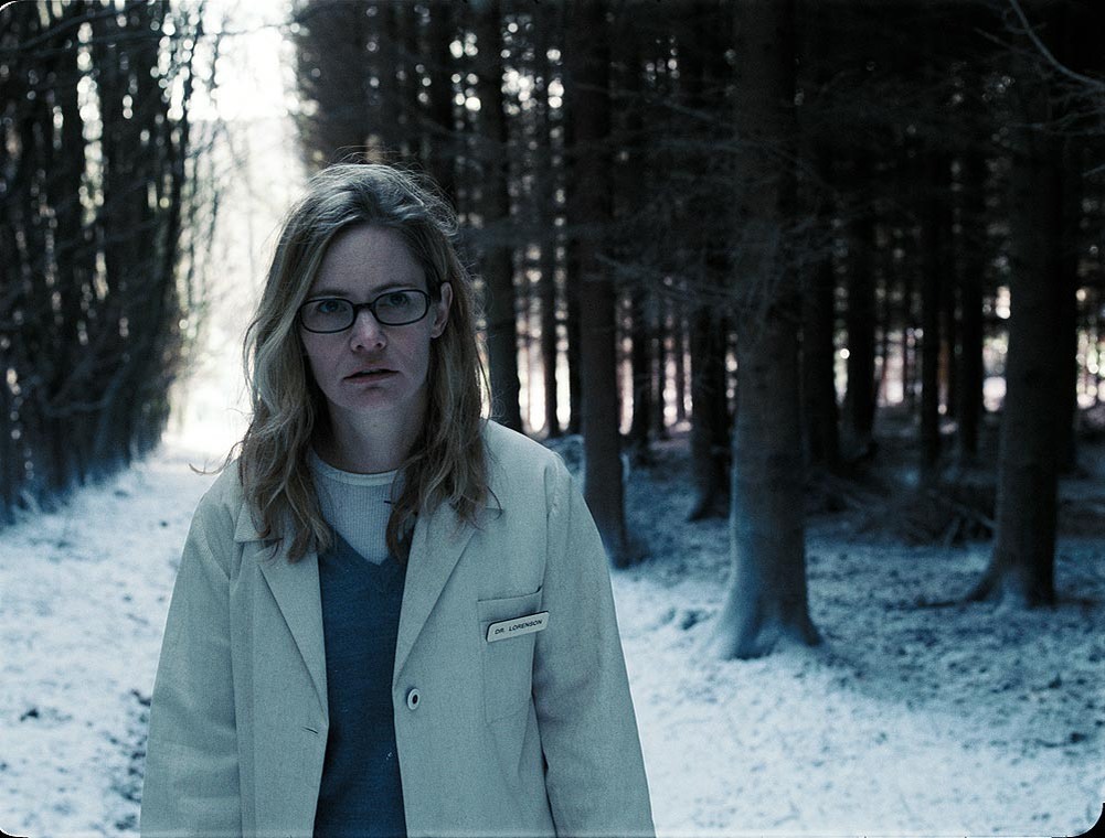 Кадр из фильма «Пиджак» (2005)