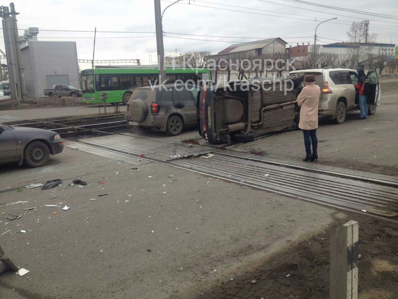 Чп красноярском. Авария на Красрабе Красноярск вчера.