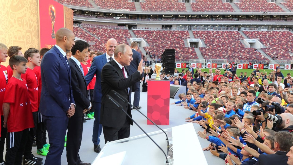 Путин: ЧМ-2018 даст мощный толчок развитию футбола в России
