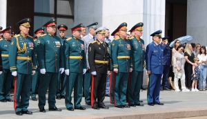 В Москве молодые офицеры получили дипломы об окончании высшего учебного заведения