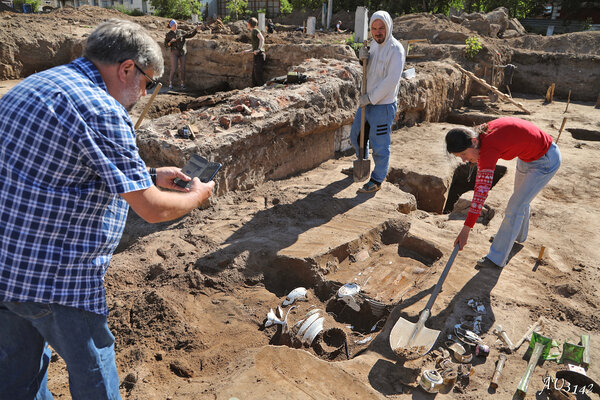 В центре Перми найден уникальный клад. В центре Перми найден уникальный клад.