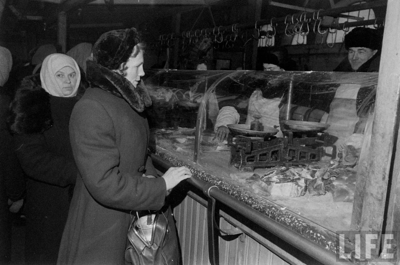 Что делали в ссср. Магазины СССР 1950х. Эдвард Кларк фотограф. Магазины СССР 40-50 Х годов. СССР 1950-Е годы.