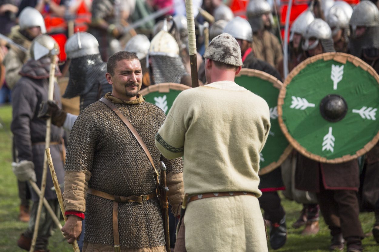 Как мы дедушку на остановке чуть до инфаркта не довели