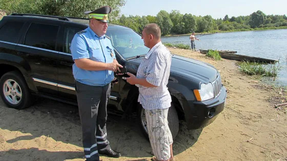 Юрист раскрыл, почему оставлять машину у водоемов категорически запрещено, и почему за это штрафуют на 400 тысяч рублей