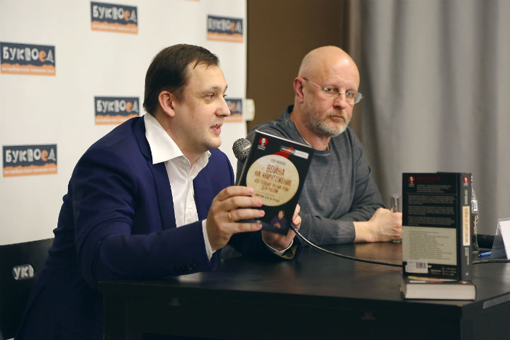 Егор Яковлев и Дмитрий Пучков презентовали книгу в Петербурге. На очереди Москва